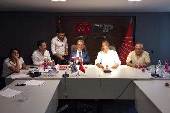 Mersin CHP İl Başkanımız Sayın Adil AKTAY ve İl Yönetimimizi Ziyaret Ederek, Bir Yıllık Çalışmalarımızı İçeren Kitabımızı Takdimimiz.-02