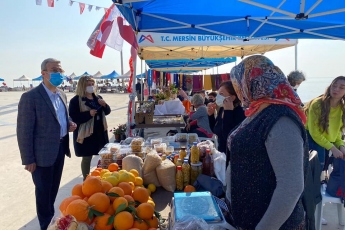 Mersin Büyükşehir Belediyemizin Kadın Üretici Pazarını ziyaret ettik. Üretici kadınlarımıza hayırlı işler diledik.